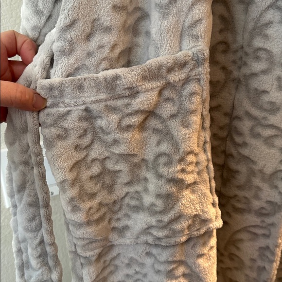 Charter Club Robe. - Picture 5 of 13